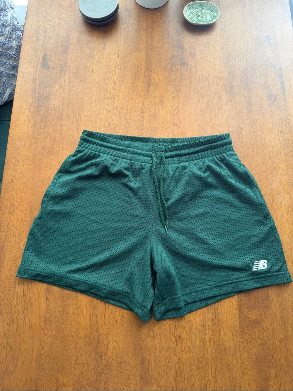 New Balance men's medium Green mesh Athletic Shorts - 5 inch inseam